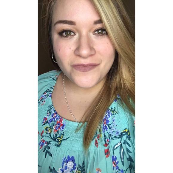 Meet your Posher, Danielle - Picture 1 of 1